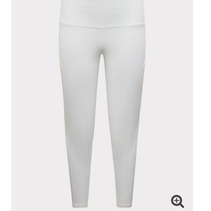 Torrid White Crop Active Leggings With Pockets